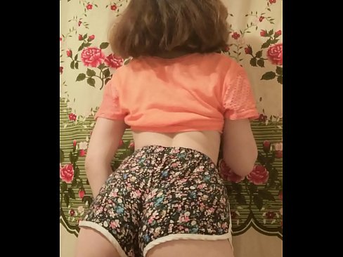 ❤️ 性感的年轻宝贝在镜头前脱下她的短裤 ️ Super porn﹏﹏