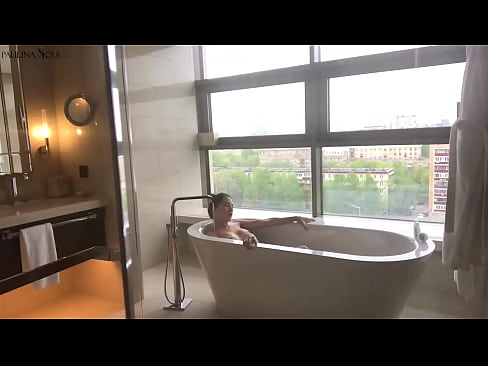 ❤️ 巨大的宝贝 激情地在浴室里撸起了她的阴部 ️ Super porn﹏﹏